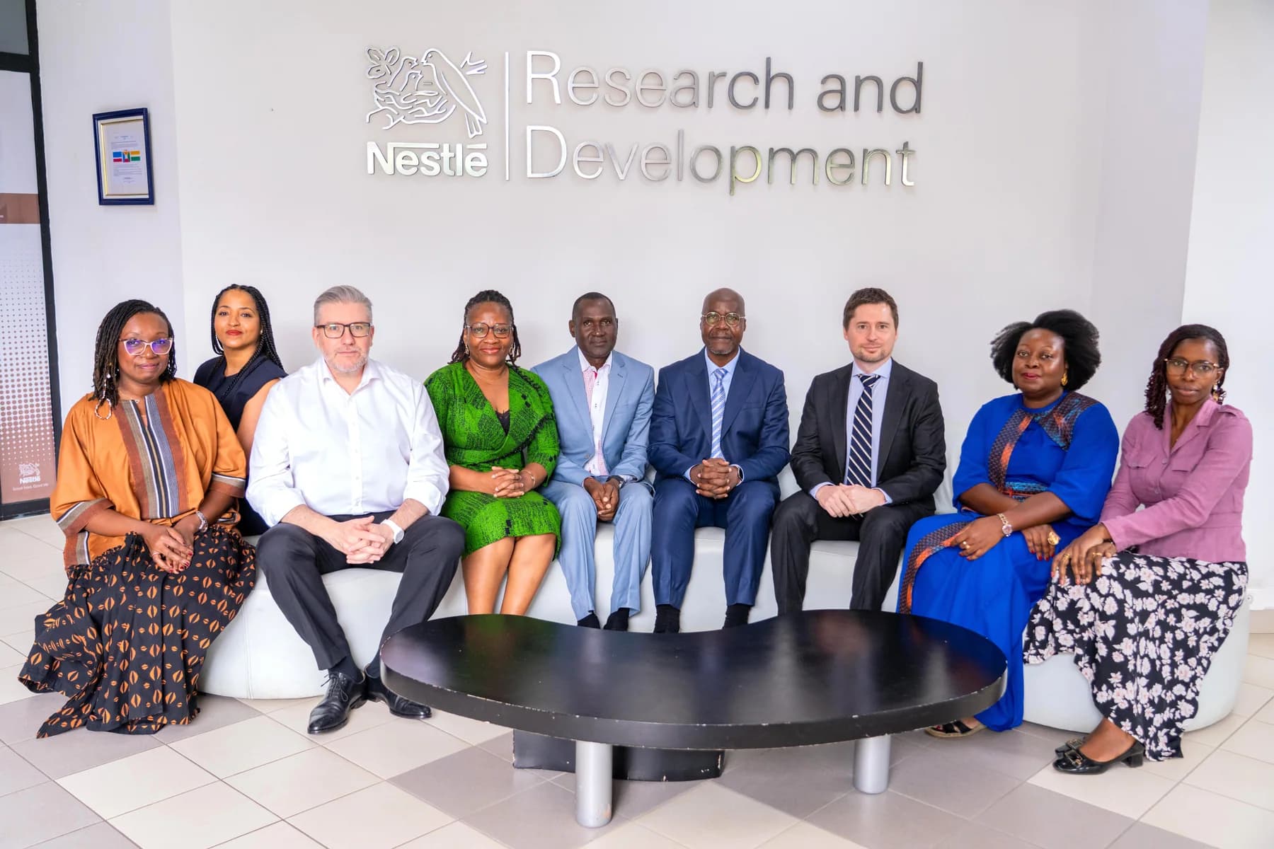 Photo de famille des deux délégations CSRS- NESLTE